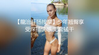 20岁C杯女穿性感豹纹内内 表情很是销魂的漂亮妹子，美腿细腰很是诱惑