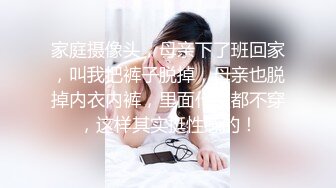 【Stripchat】国产极品吊钟巨乳女主播「LinLin」在地上玩弄按摩棒和跳蛋喷湿了隔尿垫