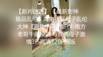 北京人妻婊子家门口漏逼偷情