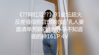 邪恶的房东暗藏摄像头偷拍两位年轻的美女租客洗澡