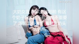 【新片速遞】【如充气娃娃一般超粉美穴】两根水晶假屌一起插，塞满双洞，大黑牛震动双倍快乐，高潮出水毛巾多湿了太骚了[1.19G/MP4/01:42:02]