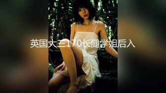  极品圆润肥臀少妇夫妻居家啪啪，性感开档黑丝跪着深喉交，翘起大屁股后入抽插