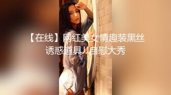 露脸操逼年轻妹妹，前后夹击，炮击后入，前面吃鸡鸡