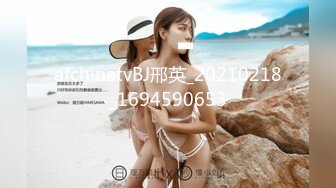   红裙美女换上制服居家操逼，扶着男友大屌吸吮，边舔边自摸骚逼，怼着小穴一下挺入