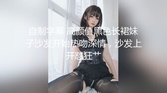 游乐场女厕全景偷窥多位半蹲着尿的美女各种美鲍轮番呈现 (1)