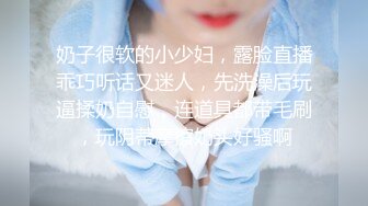 齐逼牛仔短裤黑丝骚女舔屌足交一脸享受脱下黑丝掰穴扣弄