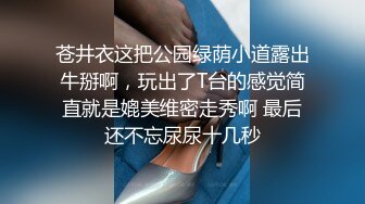  黑客破解家庭网络摄像头偷拍 两个巨乳少妇日常生活在客厅和老公啪啪