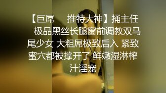 高二学生妹被男友调教在环卫工背后脱裤子漏奶子??还把裤子脱了地上爬