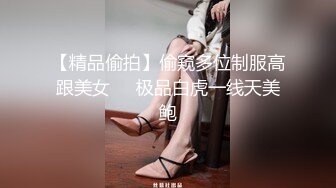  一个人在家的小少妇露脸发骚，应狼友要求穿上丝袜掰开骚穴给狼友看，跳蛋玩逼自慰呻吟，表情好享受不要错过