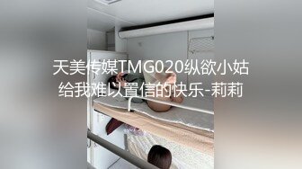 2024年流出，【换妻大神】，单男来家里操老婆，老公端着啤酒一旁欣赏，别样享受，呻吟响彻整个房间！