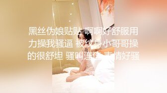 六月最新流出厕拍大神点子商场突然闯入系列玩手机商场女导购人美逼漂亮