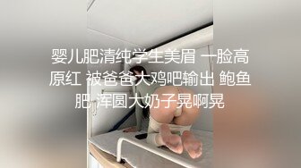 黑客破解家庭网络摄像头监控偷拍年轻辣妈喜欢洗完澡在客厅穿