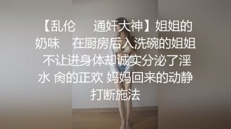   酒店安防摄像头偷拍带着大行李箱貌似度假的年轻情侣妹子被绑着双手走后面