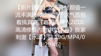 第一次见爆乳还有八块腹肌的女人自慰