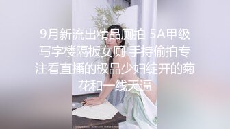 网吧包间爆艹网瘾少女,我带你上分,你要让我艹B,刚赢一把英雄联盟,就按电脑桌上爆艹