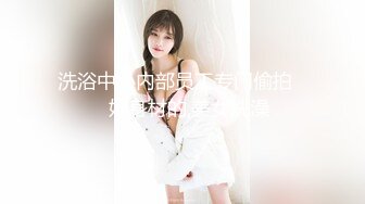 【小丑探花】深夜约操骚熟女撩起衣服掏出奶子舔，伸进内裤摸穴，转战床上舔屌口交，大屁股骑乘爆插