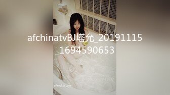 小哥会所享受大奶技师的莞式服务，水床精油SPA按摩，大奶子全身漫游蹭得好痒，又给口又给舔让吃奶子还让草