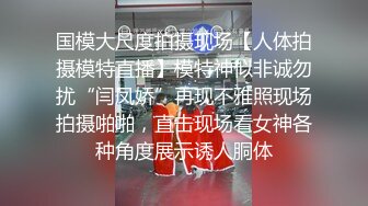 素颜戴眼镜妹子和男友无套啪啪做爱，被男友按头深喉怼嘴逼逼水多超嫩