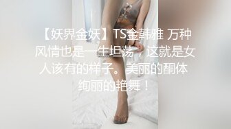 秃顶中年大叔幸福生活，两个嫩妹激情双飞，肉感身材无毛肥穴