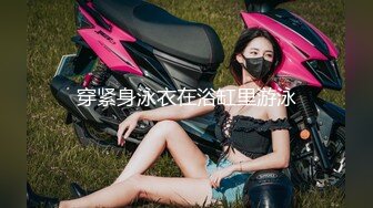 黑发圈毛女舔手指扣扣自己的无毛小嫩逼