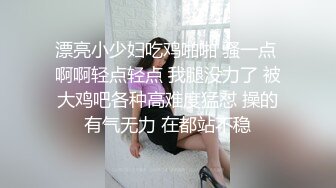 【人间水密桃】三女叠罗汉来姨妈只能双飞啪啪，健身球上口交边骑乘边舔逼，快速抽插大屁股出白浆