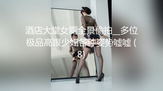  牛仔短裤大长腿贫乳美女和炮友居家啪啪，近距离特写交舔屌