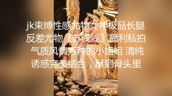 白皙性感的美女嫩模艾栗栗被3男高价钱约到公寓啪啪,同时伺候3人忙不过来,每次只能被2人同时插.