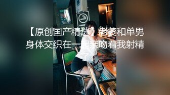 CD怡然 打开房门，正对着外面，外面还有装修工人和女业主在谈话，真的好希望他们能多走一走，路过我家门口