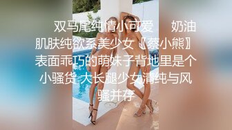 -肉感丰满美女小媛媛 张开双腿跳蛋塞穴 跪在椅子翘起 顶级美臀极度诱惑