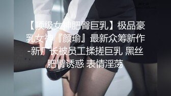 3P黑丝制服，妹子被抱起来猛操