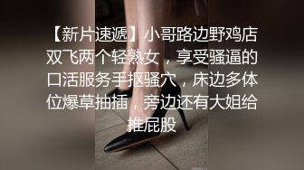  眼镜小美女露脸群P好几哥大哥，身材不错让三个大哥对着小嘴奶子和逼逼撸鸡巴