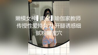 《极品反差露脸学生妹》外语大学知名公交车痴女，为了求干什么都敢玩，户外露出、吃精、3P样样精通，长相一般但真的骚