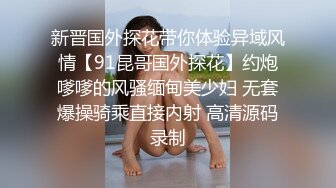 有纹身的社会小妹全程露脸发骚诱惑狼友，乖巧听话又可爱，无毛白虎逼很是性感特写展示，道具插