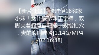 刚生完孩子不久的大美妞奶子涨的巨大，奶水用不完，哥几个上去啃两口尝尝外国母乳啥味道