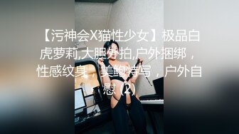 淫荡反差小女仆极品美少女穿上可爱女仆装服务金主爸爸，振动棒紫薇爽的尿屁不停，娇小身材被爸爸抓紧双手后入