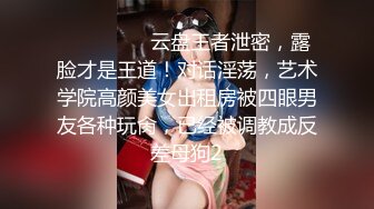 《母子乱伦》趁着中午家里没人还是忍不住冒险和妈妈打一炮 开始不同意但是一摸就像换了个人一样