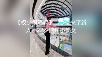 冒死爬墙偷拍 水上乐园刚出来换衣服的小美女