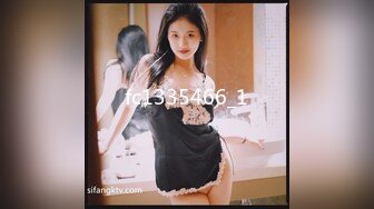 商场女厕全景偷拍白靴可爱小妹❤️光秃秃的白虎无毛穴真嫩