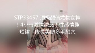 单位女厕近距离偷窥牛仔裤美女逼洞吊着一条凝固的血条