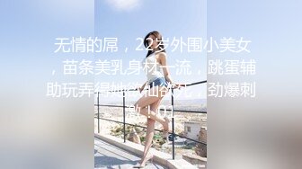  漂亮美女3P 一白一黑两根大肉棒 还是选择黑祖宗的插逼 另一根插嘴 表情很舒坦