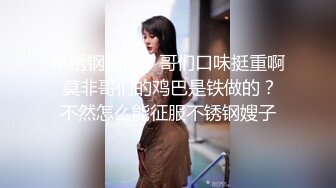 身材丰满的美少妇 脱掉衣服漏奶露逼诱惑 沙发上道具插逼自慰秀 来回抽插呻吟 高潮喷水