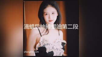  极品美女小萝莉露脸玩弄大哥的鸡巴，足交手撸看大哥如何射精，揉奶玩逼给狼友看特写逼逼