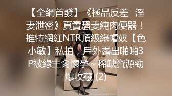   咸湿房东出租房浴室偷拍眼镜小姐姐脱光光洗香香,精致光滑的身子令人浮想翩翩