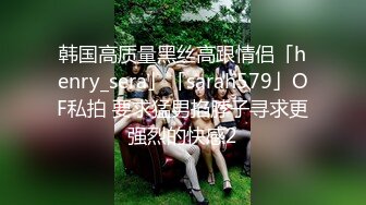  俊男靓女激情3P玩弄风骚小母狗，渣男接了杯尿给骚逼喝真淫荡，一起鸳鸯浴