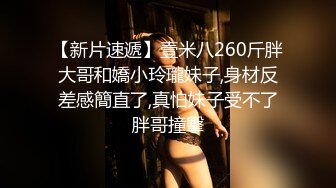  大哥深夜带妹子户外伡震,后排女上位干的正起劲,对面来个开远光灯的伡,估计被看光光