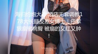 【新片速遞】 卷发虎牙轻熟女露脸全裸自慰，丰满身材，白虎穴还算干净手指抠逼，白浆渗出